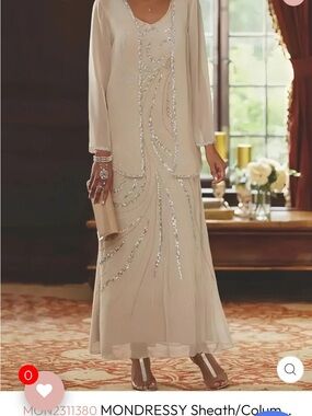 Elegant Ivory Sheath Evening Dress with Sequin Detail